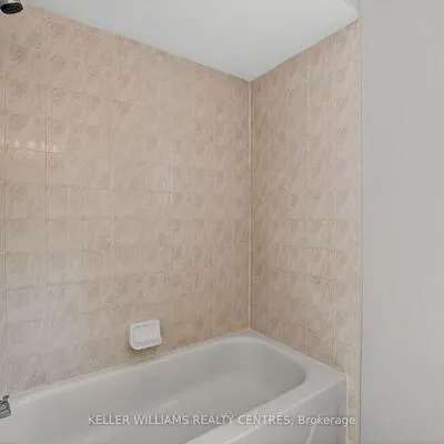 120,&nbsp;Woodroof, Bayview Wellington, Aurora