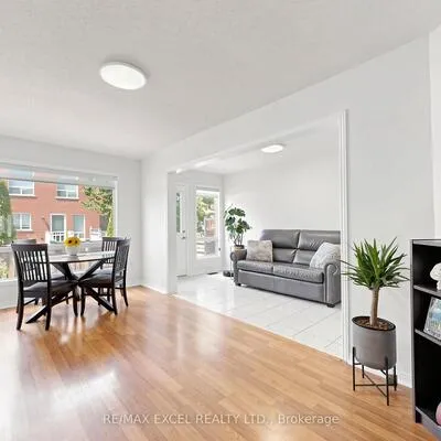 6,&nbsp;Barr, Bayview Northeast, Aurora