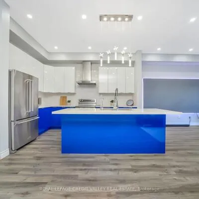 336,&nbsp;Elyse, Bayview Northeast, Aurora