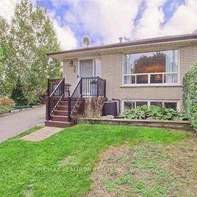 1,&nbsp;McDonald, Aurora Heights, Aurora