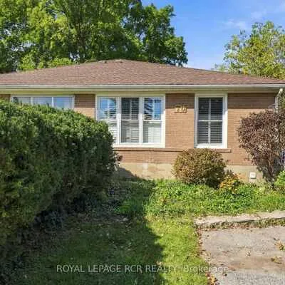 70,&nbsp;Tecumseh, Aurora Heights, Aurora