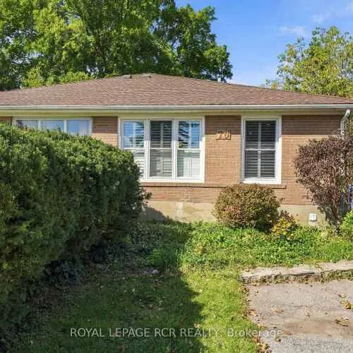 Premium freehold home for sale: 70, Tecumseh, Aurora Heights, Aurora