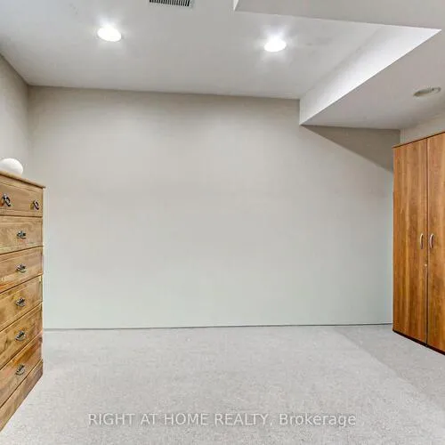 Premium freehold home for sale: 30, Kitimat, Aurora Heights, Aurora