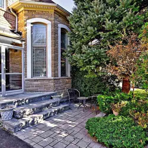 Premium freehold home for sale: 22, Pedersen, Bayview Wellington, Aurora