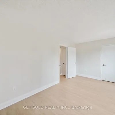 232,&nbsp;Kozlov, West Bayfield, Barrie