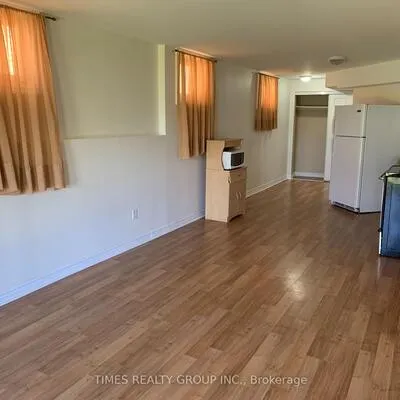 30,&nbsp;Claire, Painswick South, Barrie