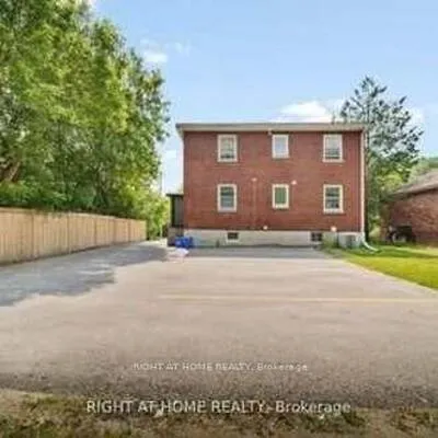 21,&nbsp;Thomson, Queen's Park, Barrie