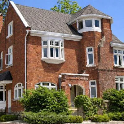 9,&nbsp;Poyntz, City Centre, Barrie