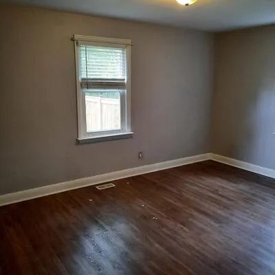 28,&nbsp;Wellington, Queen's Park, Barrie