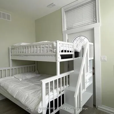 119,&nbsp;Blake, North Shore, Barrie