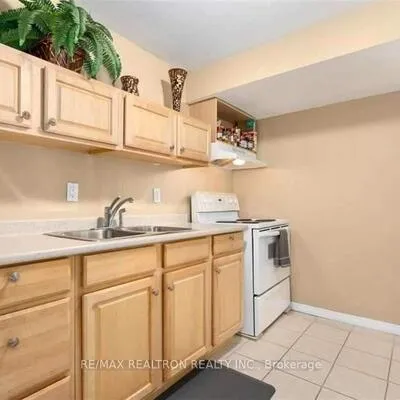 30,&nbsp;Reynolds, Edgehill Drive, Barrie