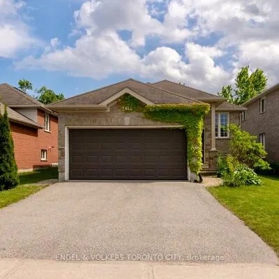 125,&nbsp;Sovereign's, Innis-Shore, Barrie