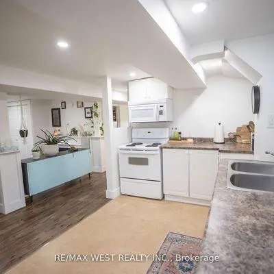 93,&nbsp;Peel, City Centre, Barrie
