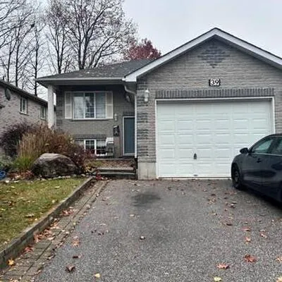 39,&nbsp;Monique, East Bayfield, Barrie