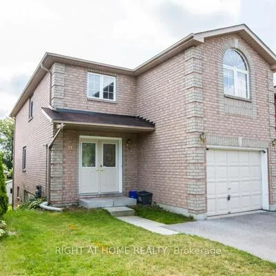 11,&nbsp;Butternut, Holly, Barrie
