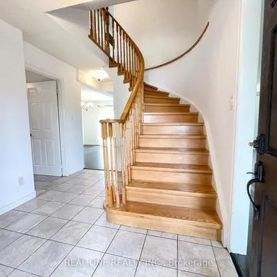 19,&nbsp;Blair, Grove East, Barrie