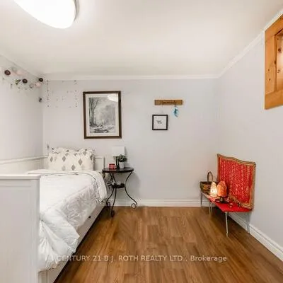 243,&nbsp;Wellington, Codrington, Barrie