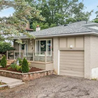 12,&nbsp;College, Grove East, Barrie