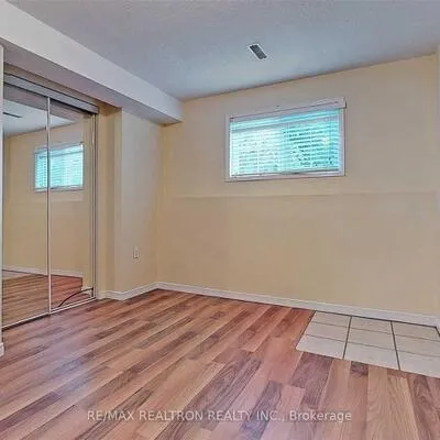 48,&nbsp;Jones, Grove East, Barrie