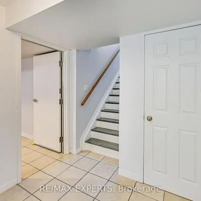 10,&nbsp;Butternut, Holly, Barrie
