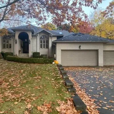 38,&nbsp;Castle, Sunnidale, Barrie