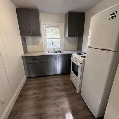 123,&nbsp;Henry, Queen's Park, Barrie
