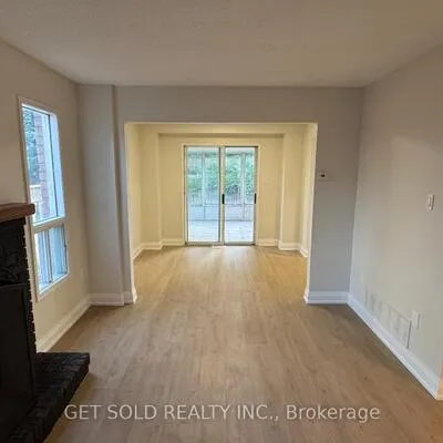232,&nbsp;Kozlov, West Bayfield, Barrie