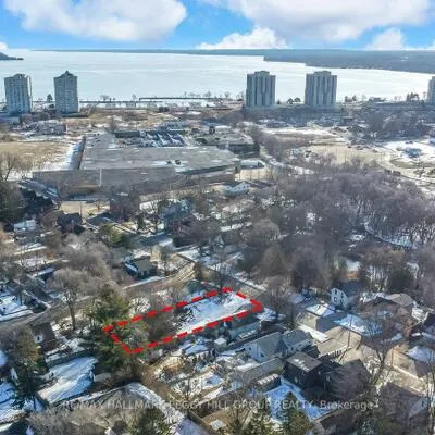 40,&nbsp;Perry, Queen's Park, Barrie