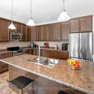 8,&nbsp;Charlemagne, Innis-Shore, Barrie