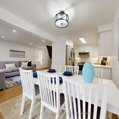 9, Booth, Painswick South, Barrie