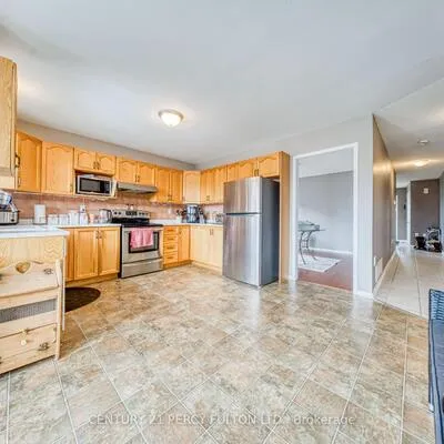 25,&nbsp;Crompton, Little Lake, Barrie