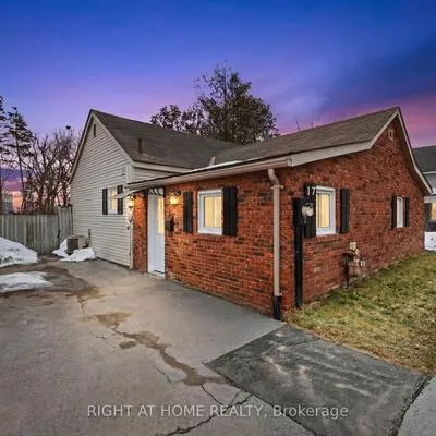 17,&nbsp;Grove, Queen's Park, Barrie