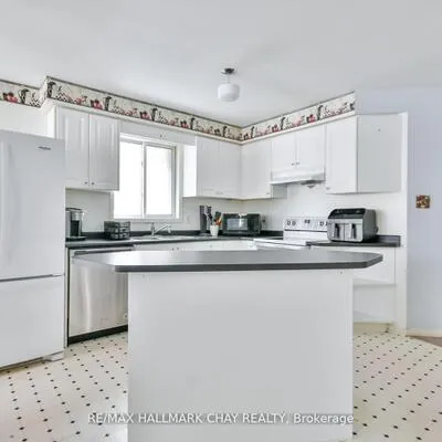 37,&nbsp;Loon, Painswick South, Barrie