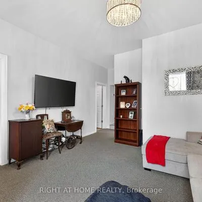 17,&nbsp;Grove, Queen's Park, Barrie