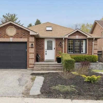 132,&nbsp;Athabaska, Holly, Barrie
