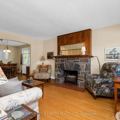 51,&nbsp;Henry, Queen's Park, Barrie