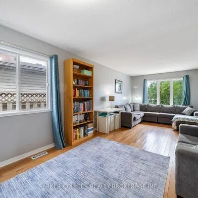 24,&nbsp;Hopkins, Grove East, Barrie