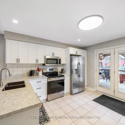 216,&nbsp;Mapleton, Holly, Barrie