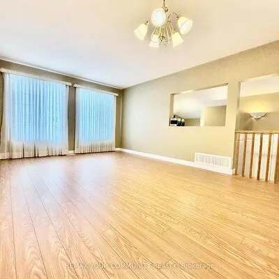 20, Veseli, Bradford, Bradford West Gwillimbury