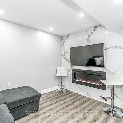 94, Weir, Bradford, Bradford West Gwillimbury