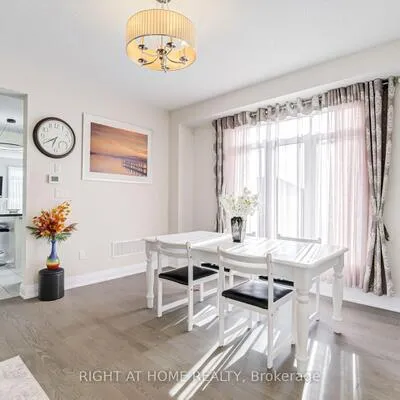 70,&nbsp;Westlake, Bradford, Bradford West Gwillimbury