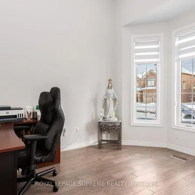 95, Selby, Bradford, Bradford West Gwillimbury