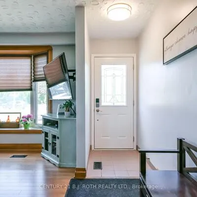 671,&nbsp;Simcoe, Bradford, Bradford West Gwillimbury