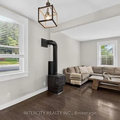 98,&nbsp;Essa, Bradford, Bradford West Gwillimbury