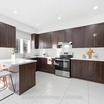 122,&nbsp;Mckenzie, Bradford, Bradford West Gwillimbury