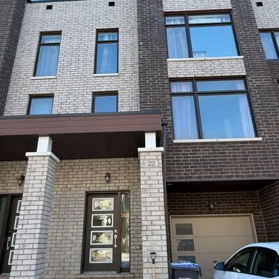 22,&nbsp;Queenpost, Credit Valley, Brampton