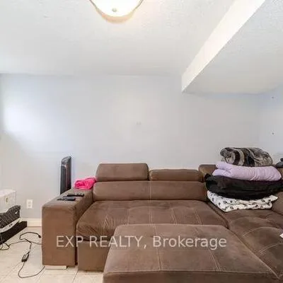 32A,&nbsp;Guest, Downtown Brampton, Brampton
