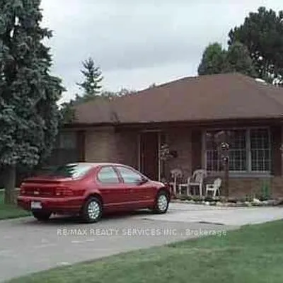 32,&nbsp;Sanford, Northwood Park, Brampton