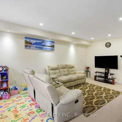 32,&nbsp;Volner, Northwest Brampton, Brampton