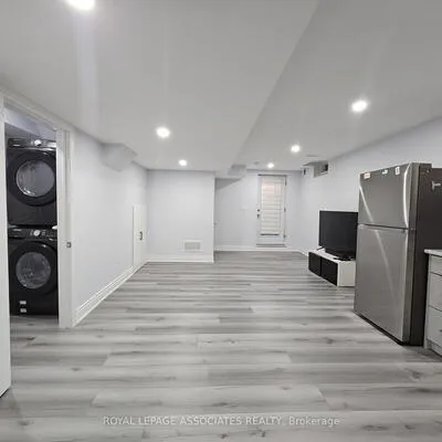 131,&nbsp;Lloyd Sanderson, Credit Valley, Brampton